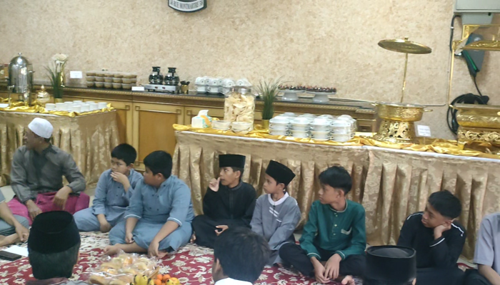 Berbagi Kebahagiaan di Bulan Suci: Zakir Rasyidin Santuni Anak Yatim dalam Acara Buka Puasa