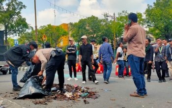 Buntut Tercemar Sampah TPA Troketon, Warga Gelar Demo di Depan Gedung DPRD Klaten