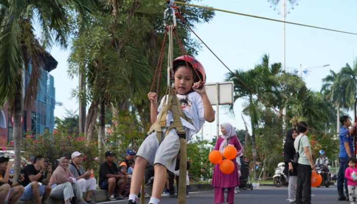 Flying Fox di HBKB Kembangan Jakbar Diminati Warga