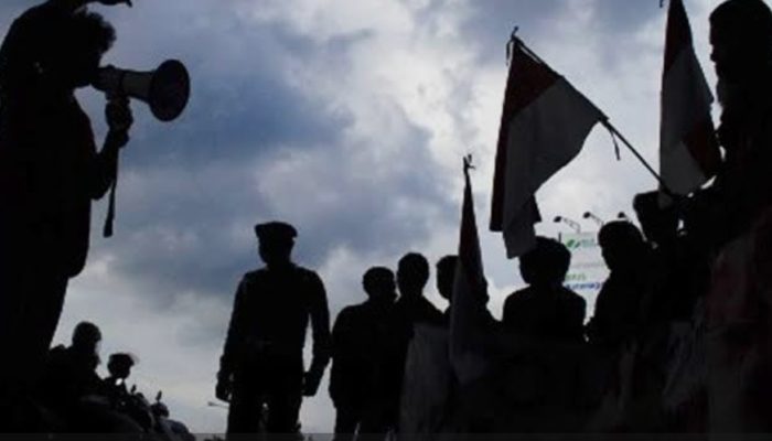Mahasiswa Trisakti Gelar Aksi di Istana Negara Tuntut Penuntasan Tragedi 1998