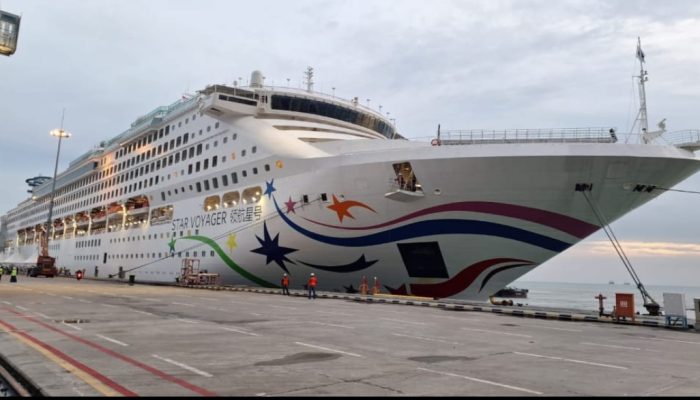 Capt Rosalina Pandu Wanita SPJM Sukses Sandarkan Cruise MV Star Voyager Di Kuala Tanjung