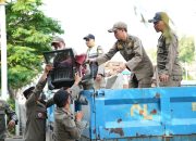 Satpol PP Jakbar Bersama Petugas Gabungan Kembali Tertibkan PKL di Kawasan Kota Tua