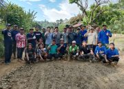 Camat Tanah Pinoh, Pengusaha, dan Pemdes Madong Raya Bersatu Perbaiki Jalan Rusak