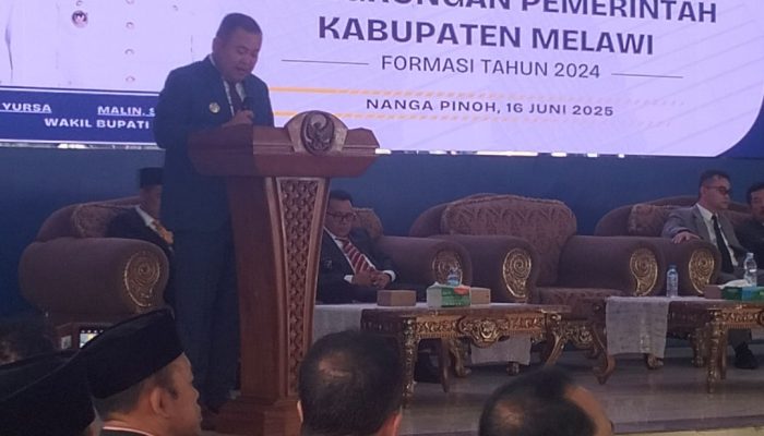 Pesan Bupati Melawi Saat Serahkan 149 SK: Laksanakan Tugas dan Kewajiban Utamakan Pelayanan Prima dan Integritas