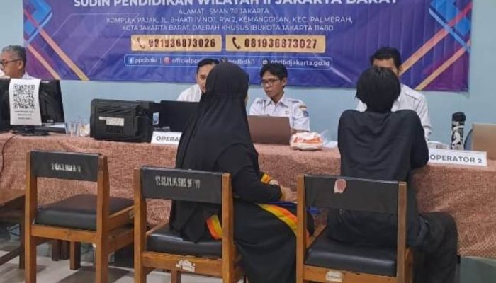 Posko SPMB 2025 Diserbu Orang Tua, Sudisdik Jakbar II Siap Atasi Kendala Teknis
