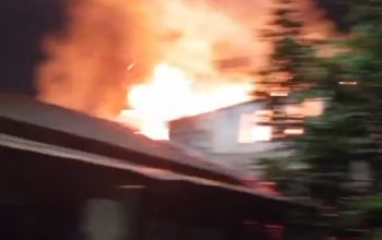 Kebakaran Hanguskan Rumah Dua Lantai di Meruya Selatan, Diduga Akibat Korsleting Listrik