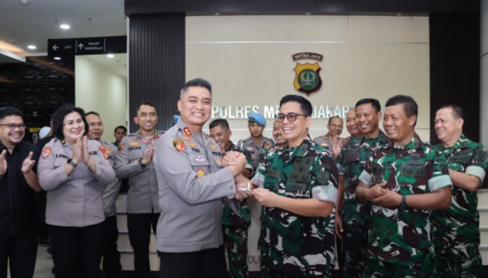 Kodim 0503/JB Beri Kejutan Hangat untuk Polres Metro Jakarta Barat di Hari Bhayangkara ke-79