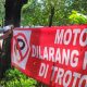 Satpel Perhubungan Gropet Sosialisasikan Larangan Parkir di Trotoar Kyai Tapa