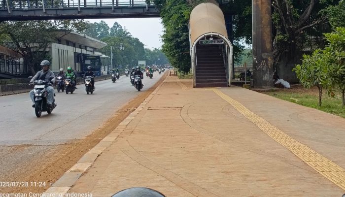 Warga Minta Dishub Tindak Tegas Truk yang Mengakibatkan Ceceran Tanah