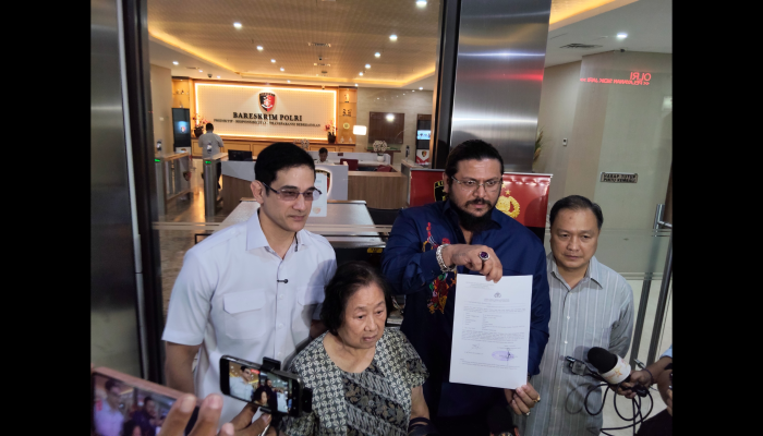 Okan Cornelius bersama Pengacara Sri Dharen  Dampingi Tante Laporkan Dugaan Mafia Tanah Senilai Rp30 Miliar ke Bareskrim Polri