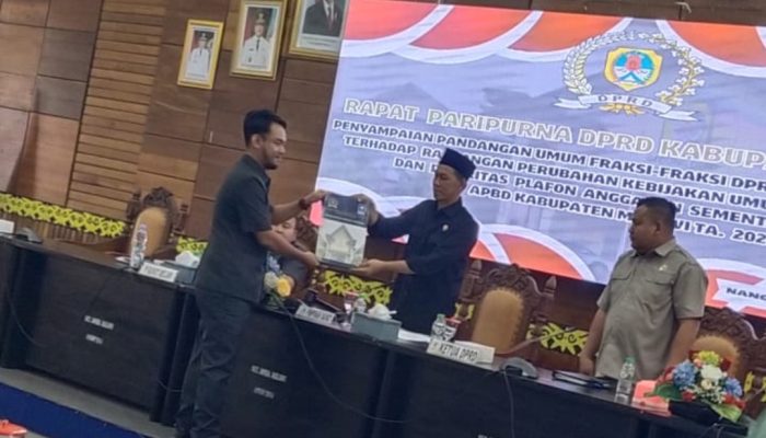 Semua Fraksi DPRD Melawi Setuju Terhadap Raperda Perubahan APBD 2025 Untuk Dibahas Lebih Lanjut