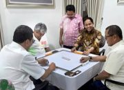 Menteri Kehutanan Tertangkap Kamera Bermain Domino dengan Tersangka Pembalakan Liar