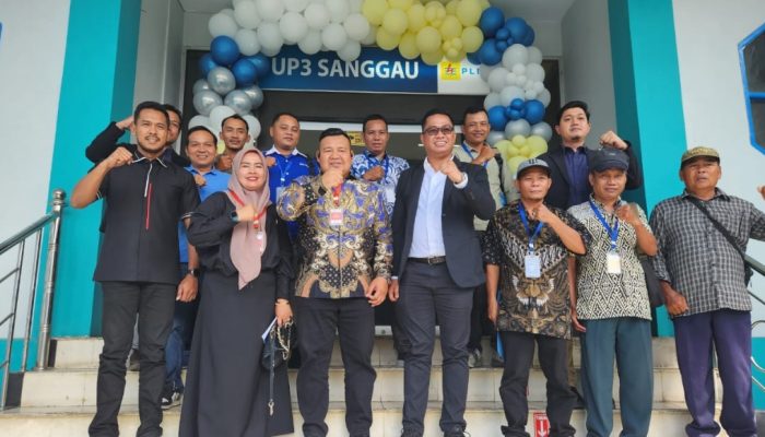 Ketua DPRD Melawi Turun Gunung, Kawal Perjuangan Kades Dapatkan Jaringan Listrik
