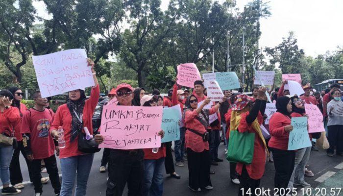 Pedagang Pasar Barito Unjuk Rasa, Tolak Penggusuran dan Relokasi Paksa