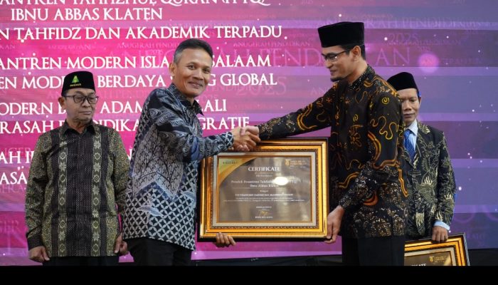 PPTQ Ibnu Abbas Klaten Raih Anugerah Pendidikan 2025 sebagai TOP Pesantren Tahfidz dan Akademik Terpadu