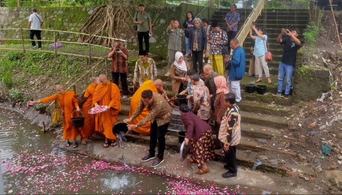 Serukan Perawatan Air dan Alam, FKUB Kebersamaan Klaten Tebar Benih Ikan dan Lepas Ratusan Burung