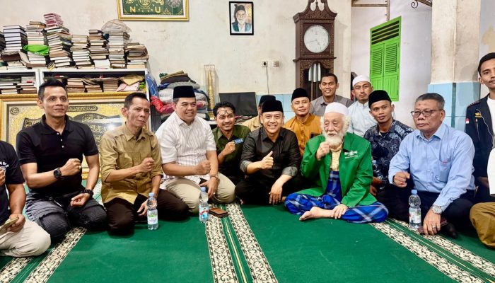 Silaturahmi Panitia Tabligh Akbar JIS ke Abuya Muhtadi, Ulama Karismatik Banten Siap Hadir
